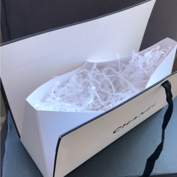 CHANEL Box Bag - Picture 2 of 3